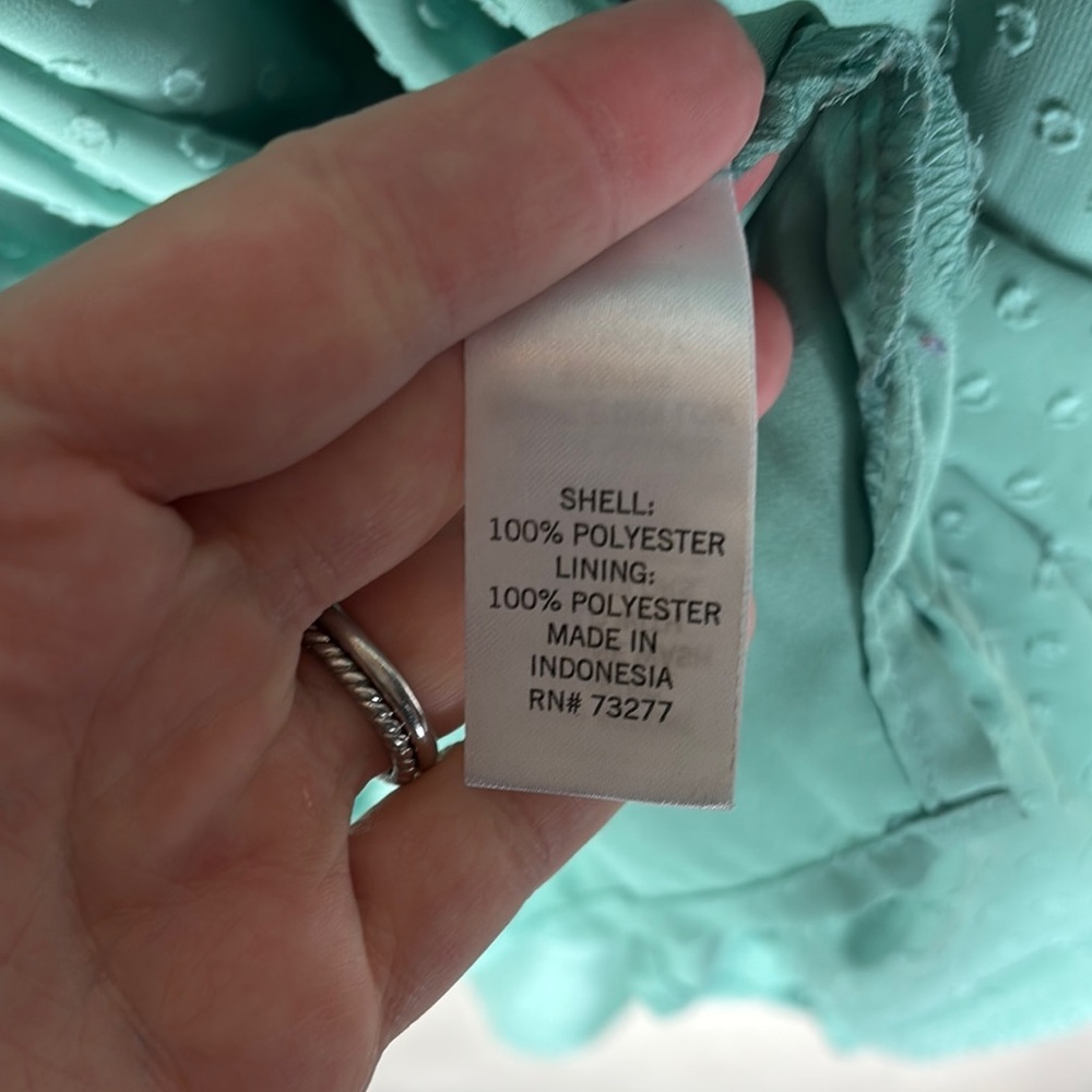 EVRI > Green Short Sleeve V Neck Blouse 3X - Picture 8 of 9